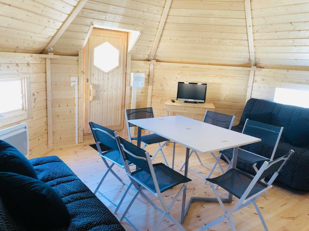 Camping Les Mancellieres Avrille  Exterior photo